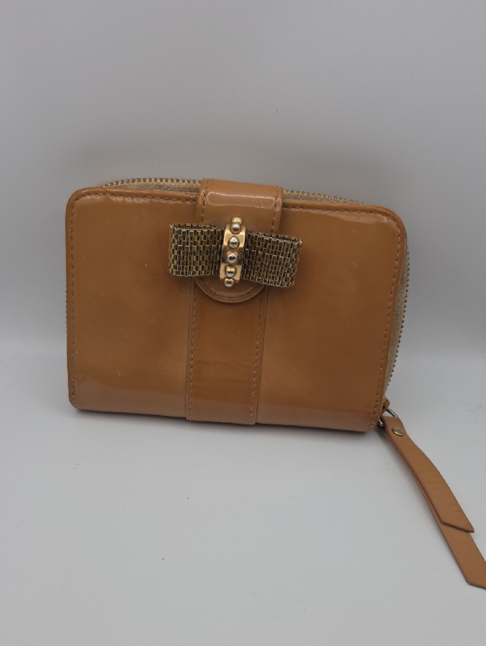 Christian Louboutin Tan Patent Bow Studded Compact Wallet (VERY GOOD)✨️ - Picture 2 of 15